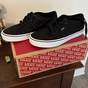 Men’s black Vans size 7.5